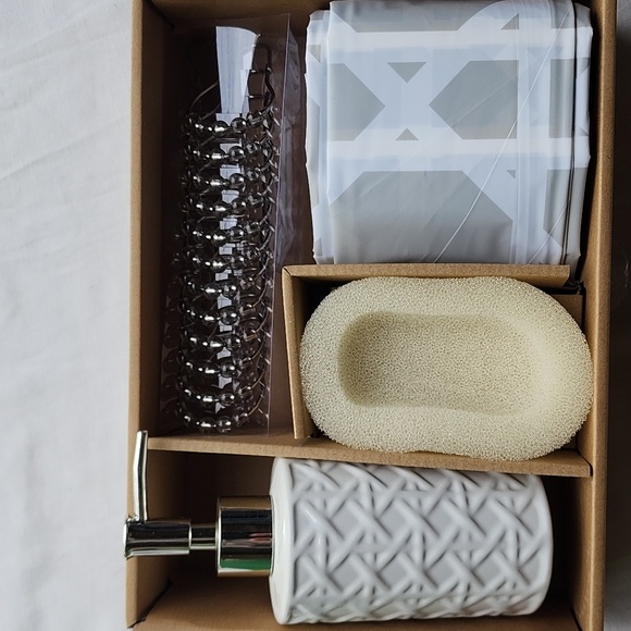 Fresh Home 4pc Bath Accessory Set - Picture 3 of 4